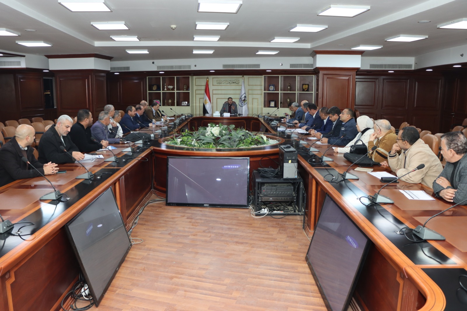 السكرتير العام يتابع ملفات التصالح والتقنين والتعديات